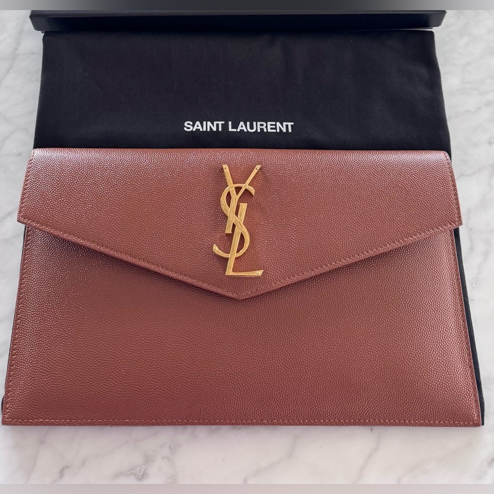 Brand New Authentic YSL Uptown Clutch in Grain de Poudre Leather w/Receipt